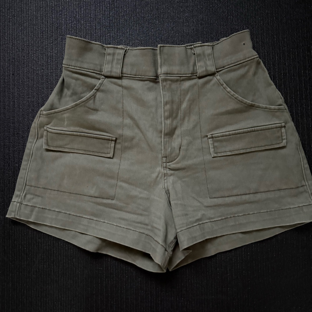 Hollister Ultra High Rise Mom Short